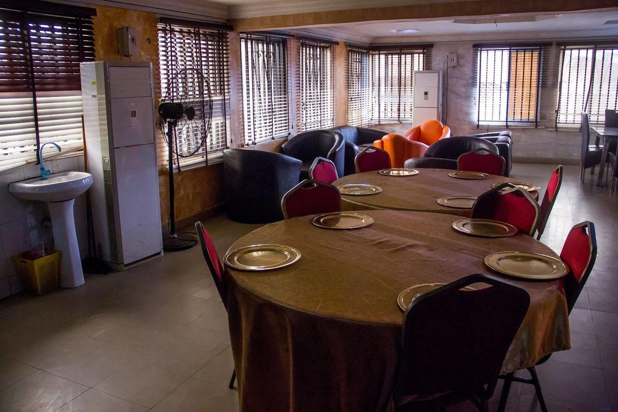 Glasshouse Hotel And Suites Lagos Ngoại thất bức ảnh